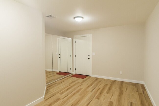 Building Photo - 6bd/3.75ba Seattle Home
