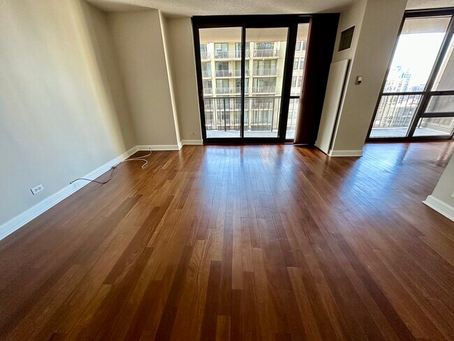 Building Photo - 10 E Ontario St