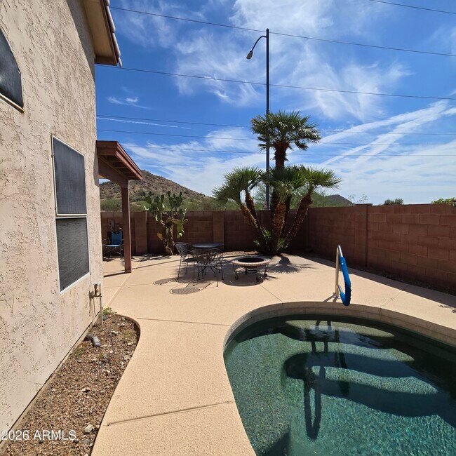 Building Photo - 1125 E Montoya Ln