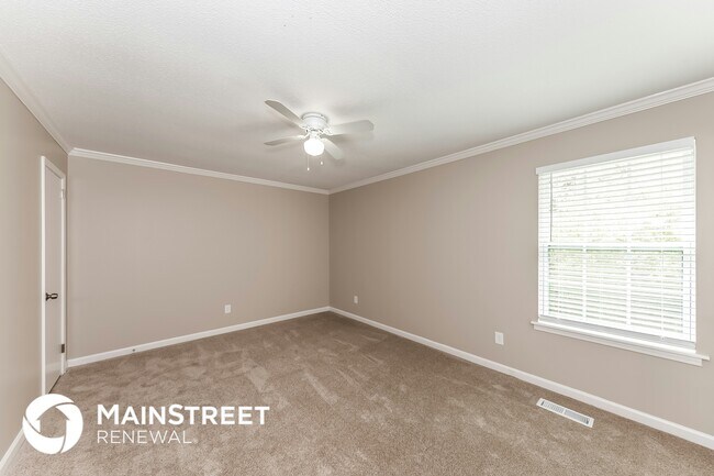 Building Photo - 813 7 Springs Dr