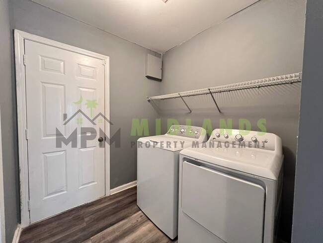 Building Photo - 168 Springway Dr