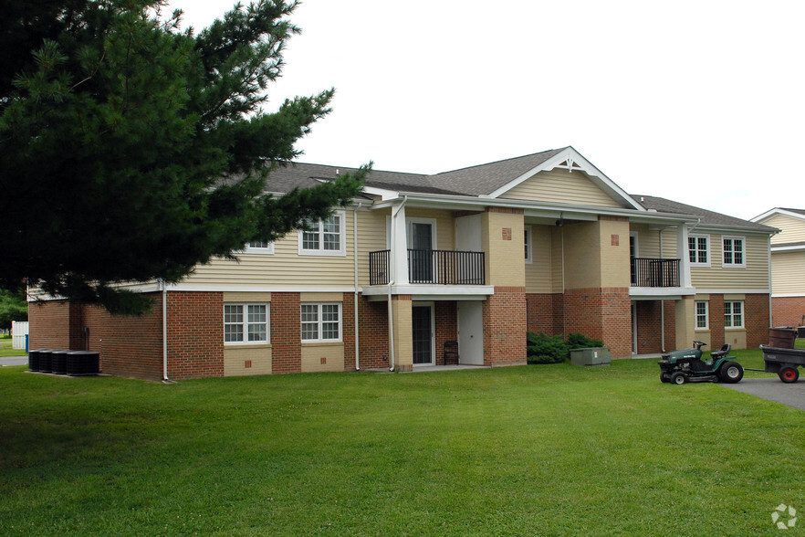 Building Photo - Hollybrook Farms Apartments