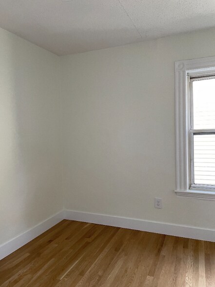 Building Photo - 18 Bradbury St
