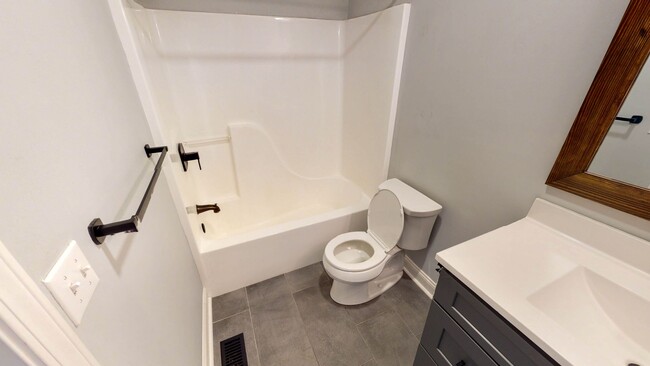 Building Photo - Modern 3-Level Townhome in Monaca – 2 Bed,...