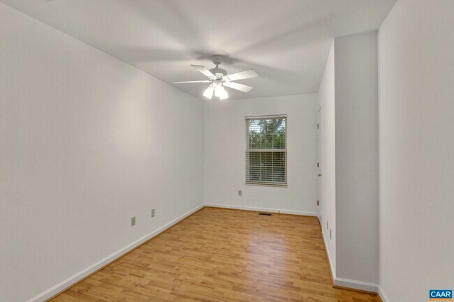 Building Photo - 123 Danbury Ct