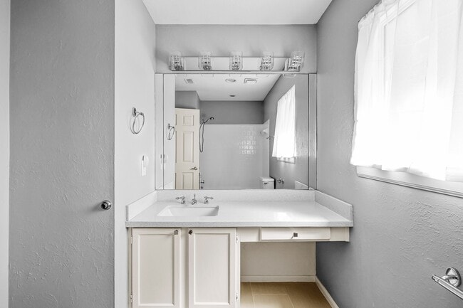 Building Photo - 30 Village Knoll Pl