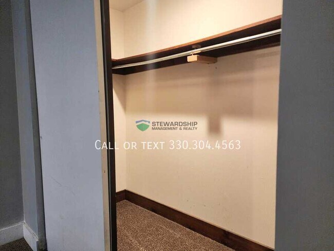 Building Photo - 1603 Hampton Rd