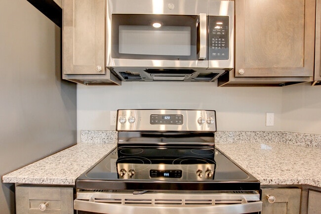 Building Photo - 127 Riverbend Dr