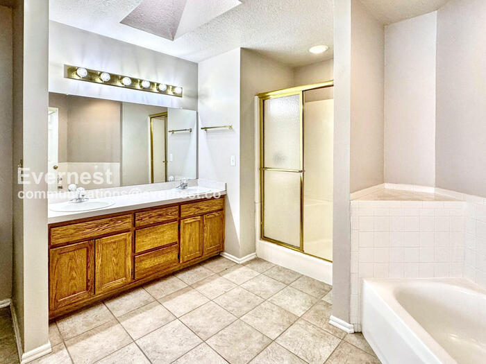 Building Photo - 1201 W 112th St