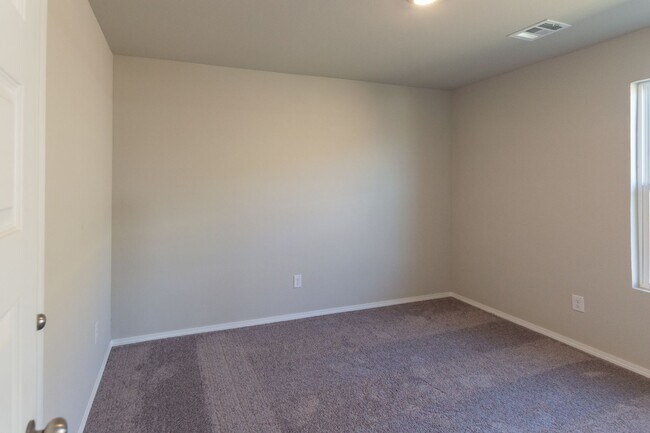 Building Photo - BRAND NEW! 4 Bed 2 Bath Home in Newcastle!