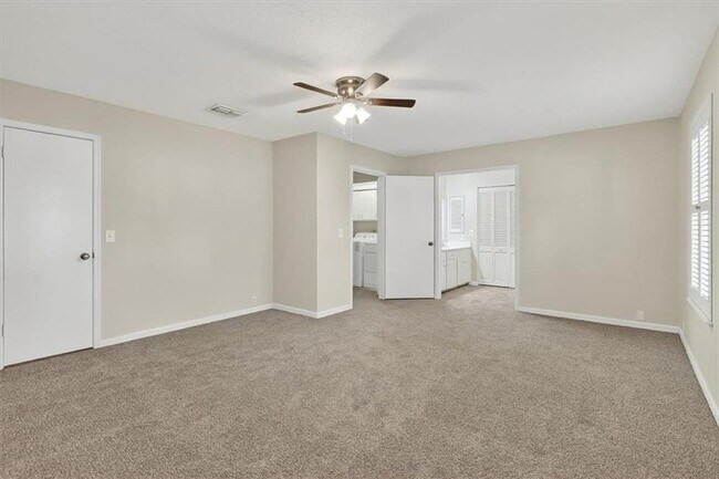 Building Photo - 145 Lake Shore Dr