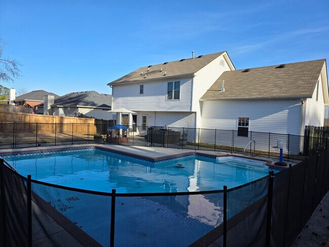 Building Photo - 1318 Maple Leaf Ct