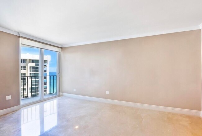 Building Photo - 5420 N Ocean Dr