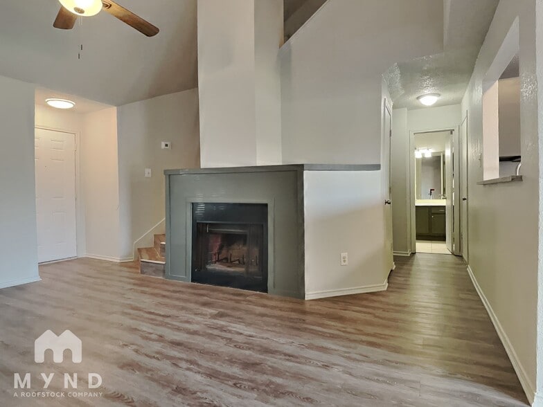 Building Photo - 10349 Wood Heights Dr