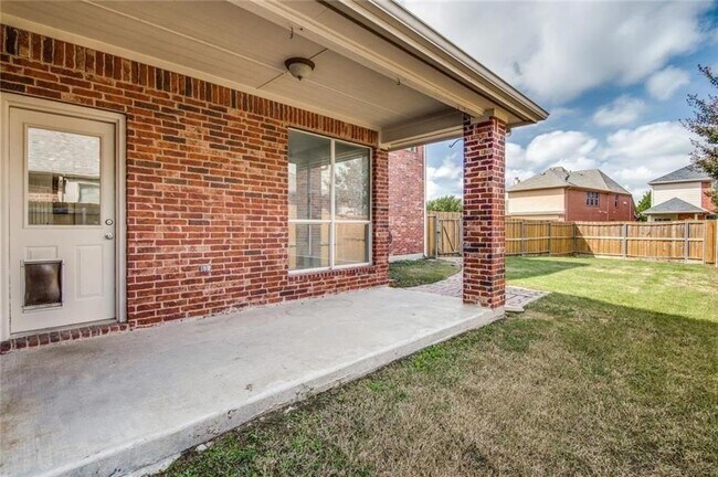 Building Photo - 13553 Valley Mills Dr