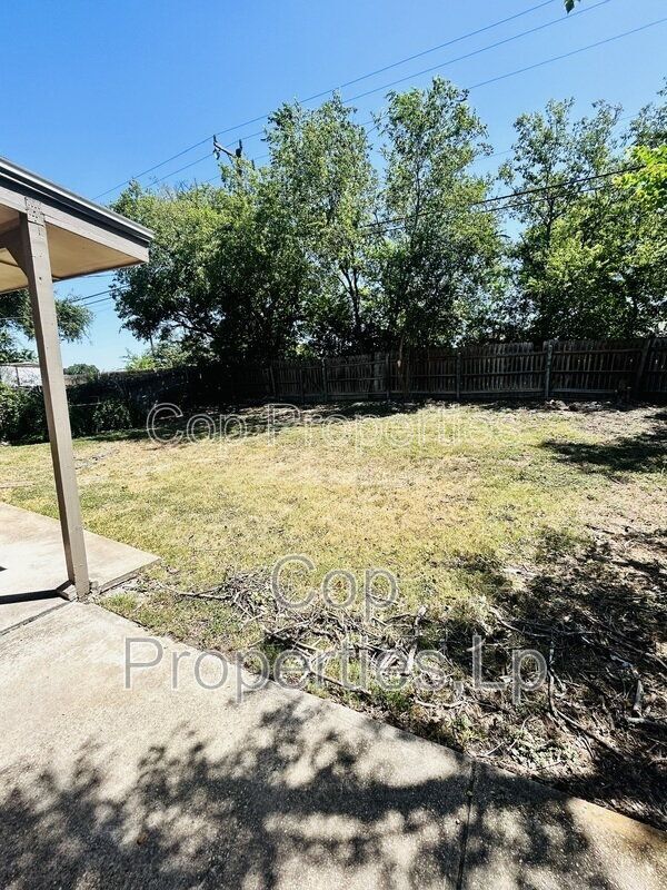 Building Photo - 14810 Ridge Hill Dr