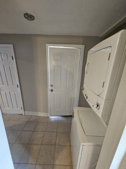 Building Photo - 809 Eastern Ave NE