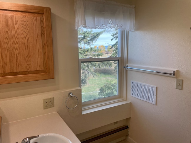 Building Photo - 3830 Green Meadow Dr