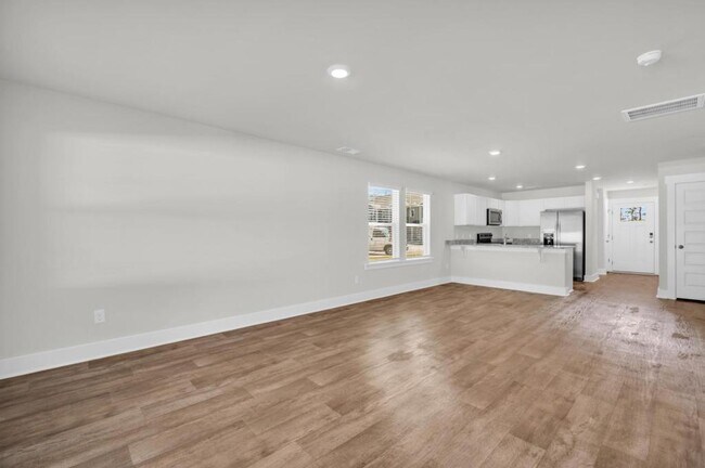 Building Photo - 121 S Grassland Rd