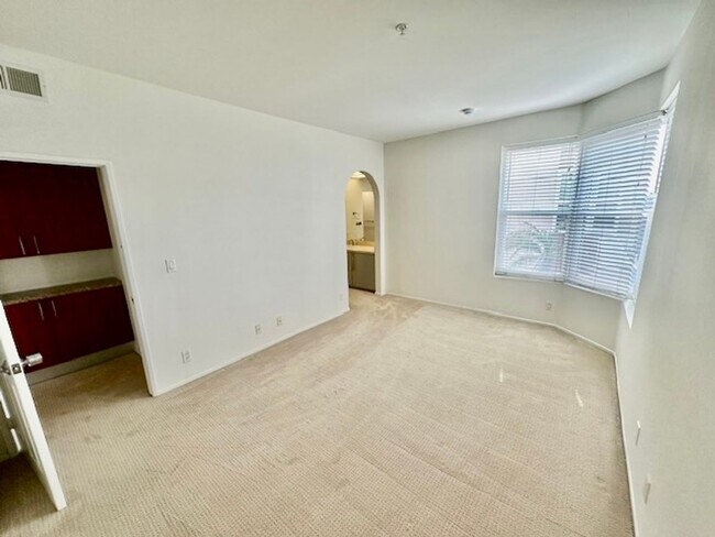Building Photo - 620 S Gramercy Pl