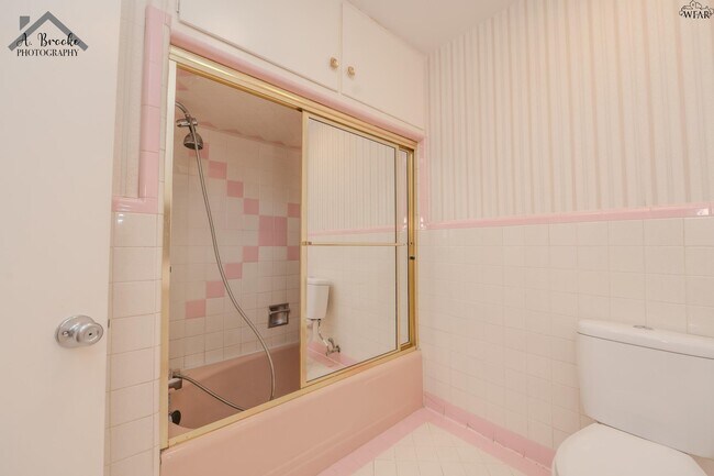 Building Photo - 2725 Devon Rd