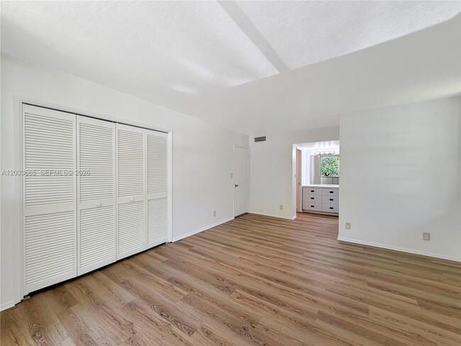 Building Photo - 3641 Oaks Clubhouse Dr