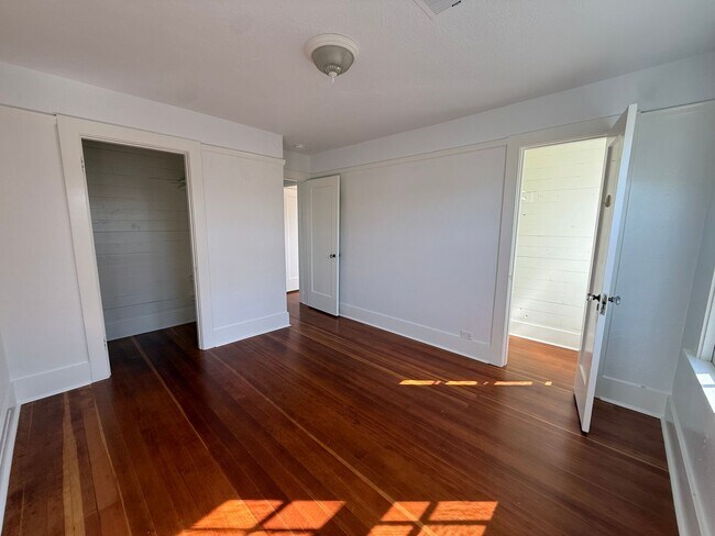 Building Photo - Charming historic home McMinnville 4 bed / 2.5 bath