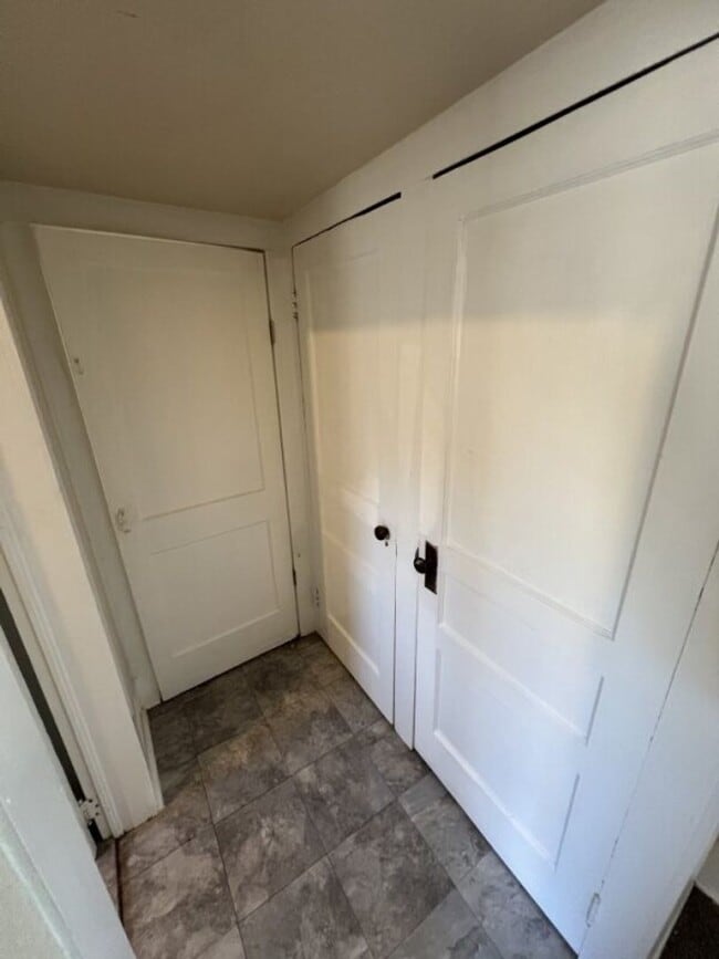 Building Photo - 2-Bedroom 1-Bath Home on Sunshine Rd!