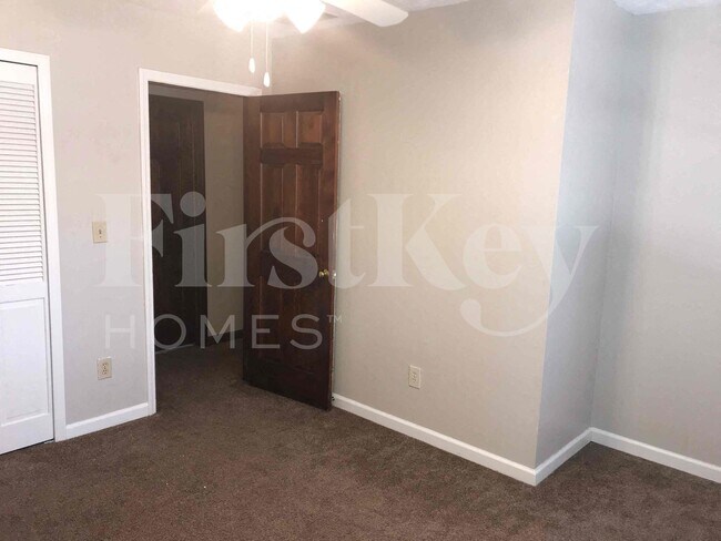 Building Photo - 1433 St Dunstans Rd