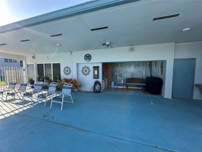 Building Photo - 2420 Park Ln