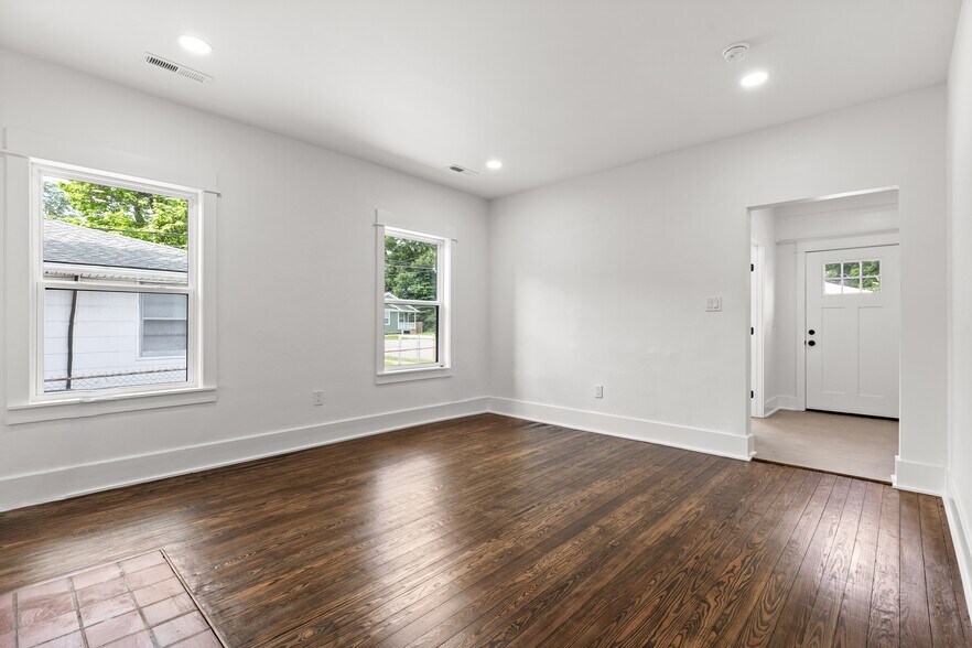 Building Photo - 1308 S Lyerly St