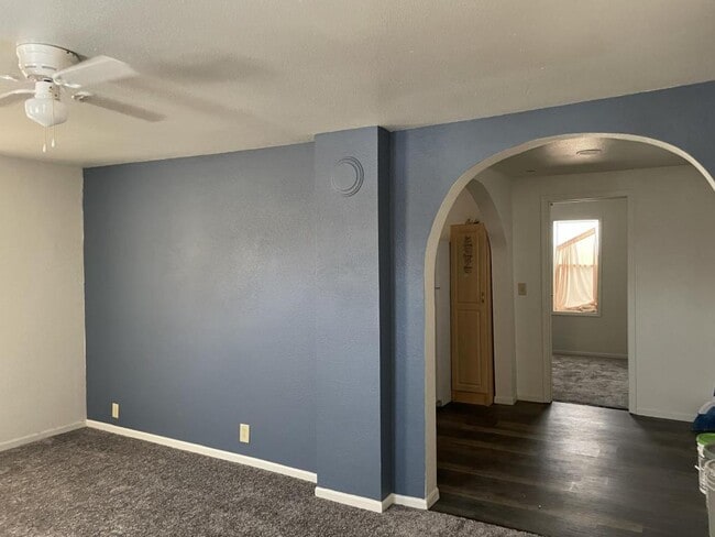 Primary Photo - 433 E New York St