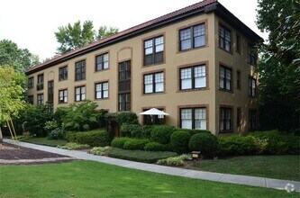 Building Photo - 1bd/1ba Condo Across the Street From Piedm...