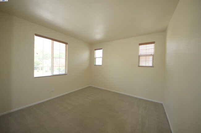 Building Photo - 549 Chaparral Loop