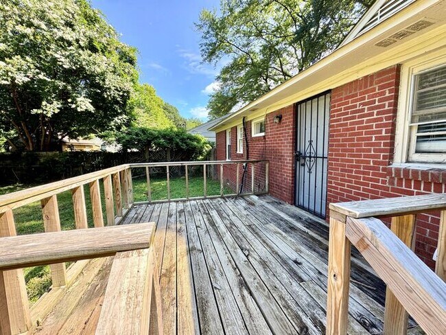 Building Photo - 1795 Cornelia Ln