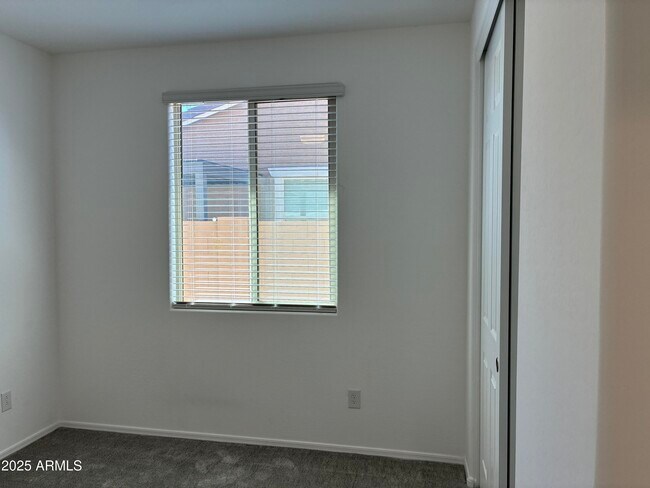 Building Photo - 813 S 107th Dr