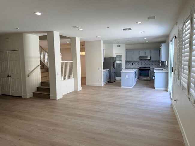 Building Photo - Amazing 5 bedroom home for rent in North Fontana