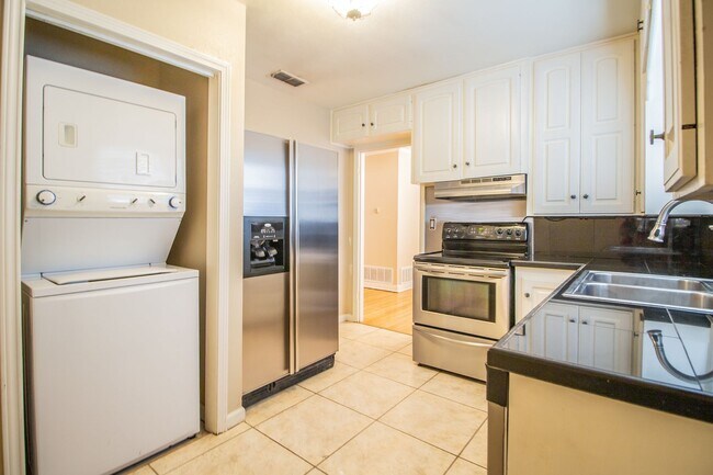 Building Photo - 3 Bedroom 2 bathroom house in Tech Terrace!