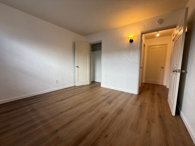 Building Photo - San Pablo 2427/2429