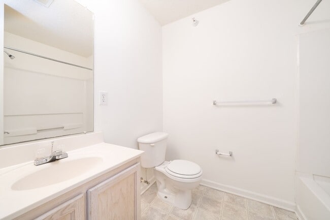 Building Photo - Private Room and Bathroom in Spacious 4 Be...