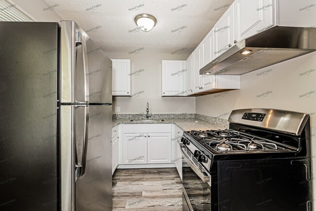 Building Photo - 123 N Kendall Dr