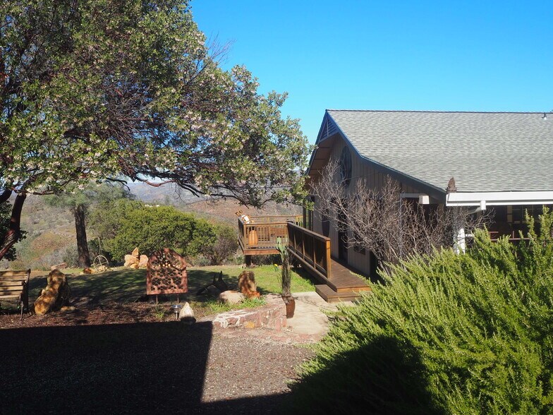 Building Photo - 2077 Stagecoach Canyon Rd