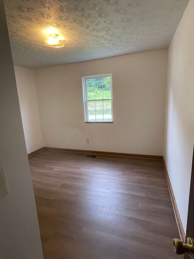 Building Photo - Spacious Four-Bedroom Home in Hurricane