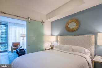 Building Photo - 1800 N Lynn St