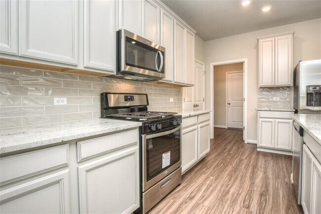 Building Photo - 228 McFarland St