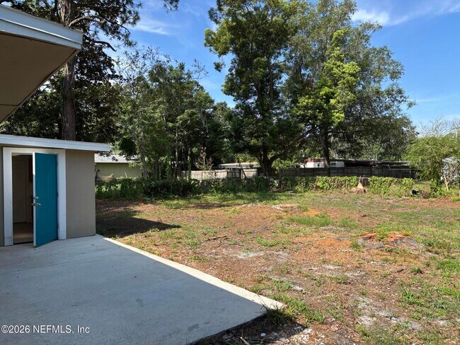 Building Photo - 1824 Brookview Dr S