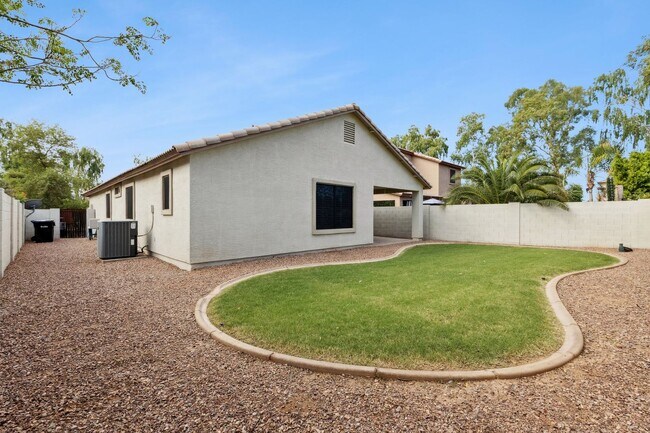 Building Photo - 3 Bed, 2 Bath Home in Power Ranch Subdivis...