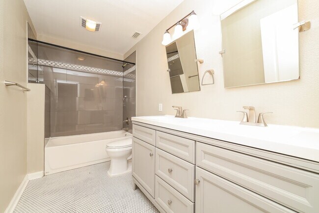 Building Photo - 12420 Dawn Vista Dr