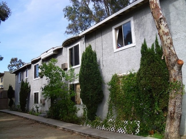 Building Photo - Wakefield Village