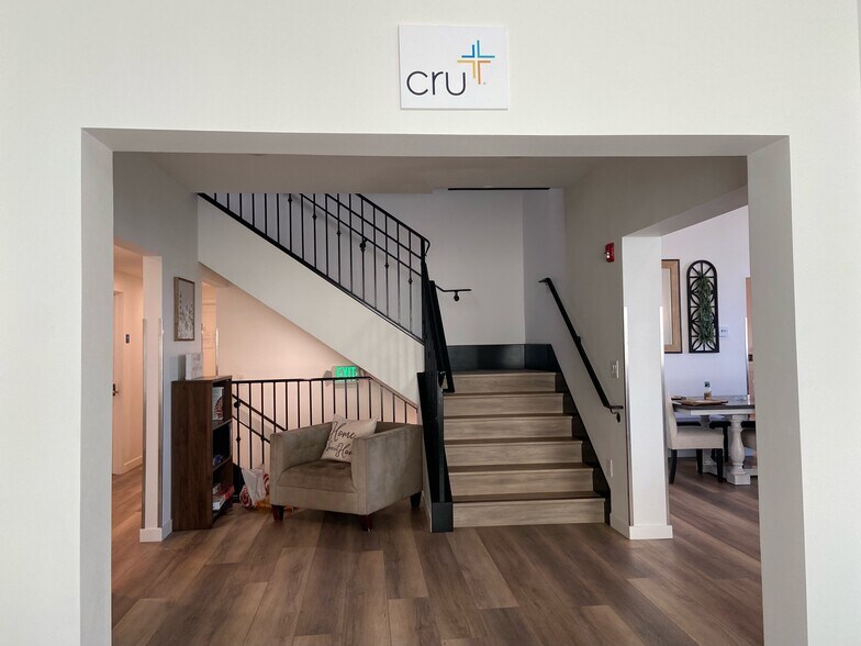 Building Photo - 626 Landfair Ave.